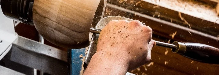Holz wird gedrechselt