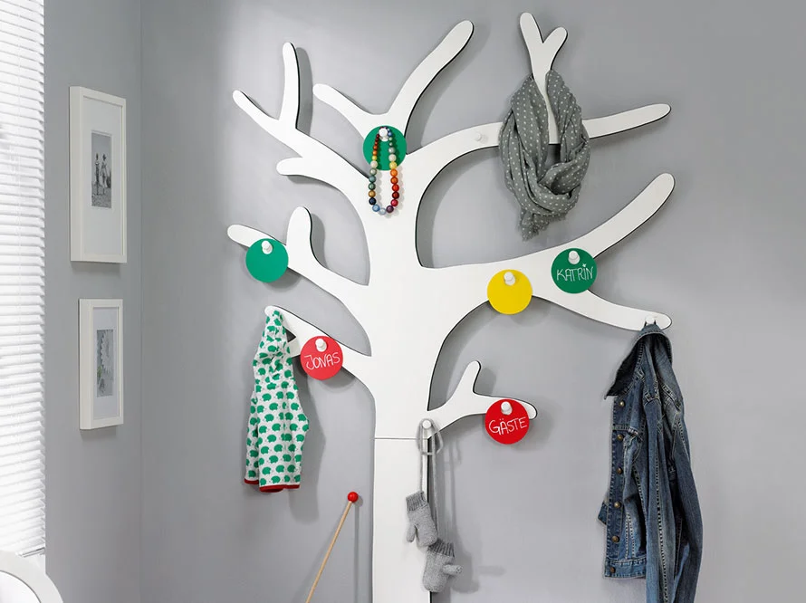 Garderobe in Form eines Baumes
