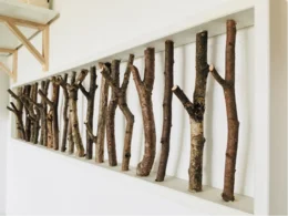 Handgefertigte Garderobe aus Ästen