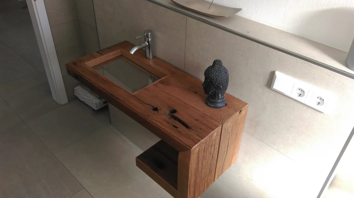Waschbecken aus Holz