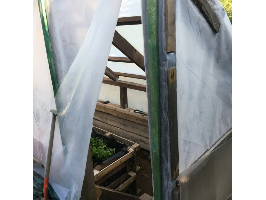 Folientunnel mit Holzgestell