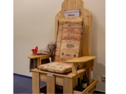 Stuhl aus Weinkisten