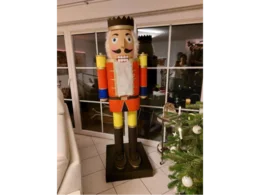 Großer Nussknacker in einer Wohnung