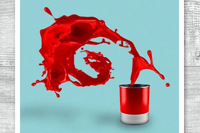 Rote Farbe spritzt aus Farbtopf