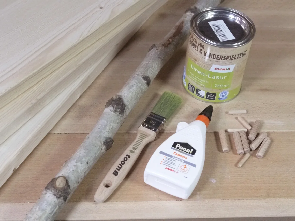 Materialien für ein DIY-Projekt auf einem Tisch