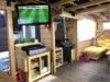 Gartenhütte mit Fernseher, Grill und Getränken