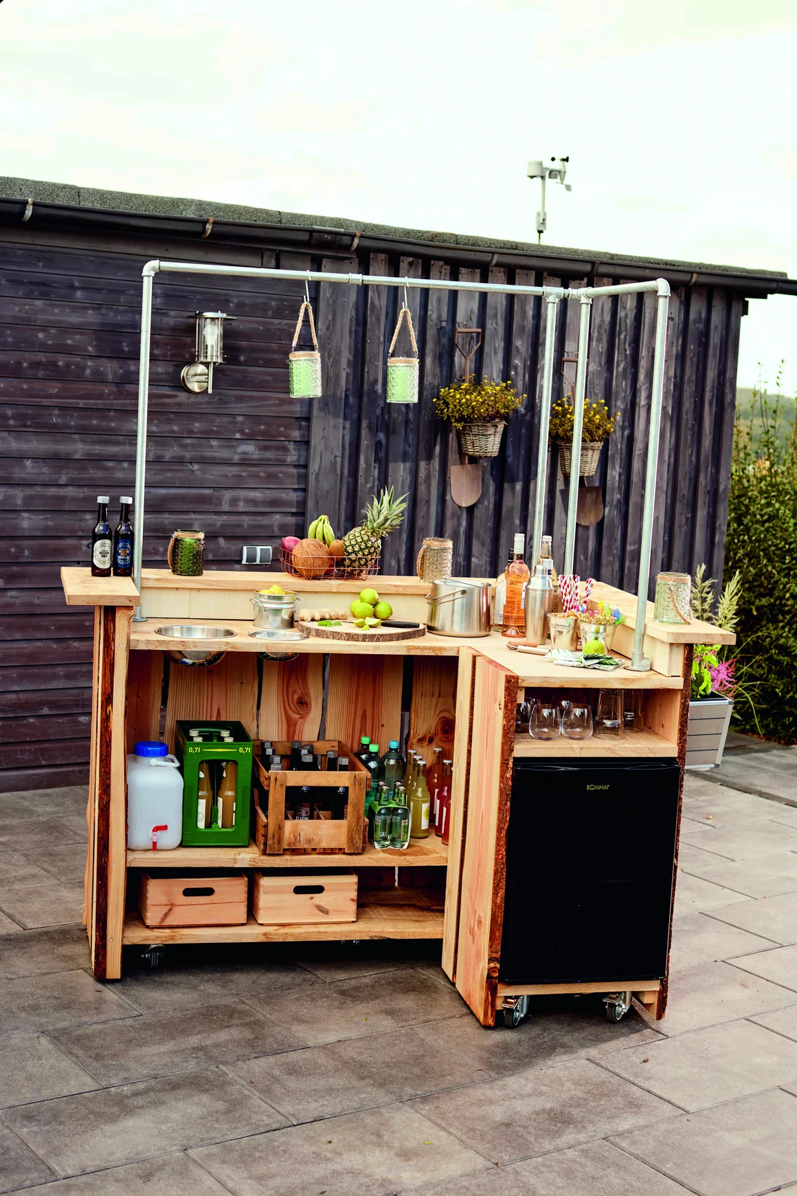 Rollbare Gartenbar aus Holz