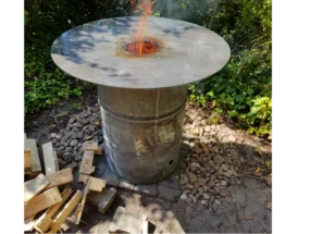 Feuerstelle aus Metallfass