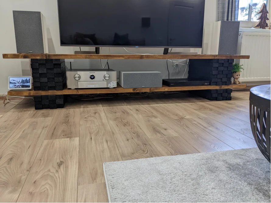 TV-Möbel mit Audiosystem
