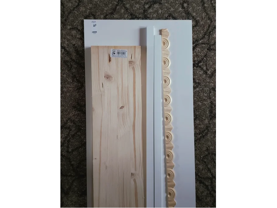 Holz und Zierleiste