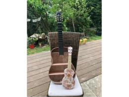 Gitarre und Ukulele