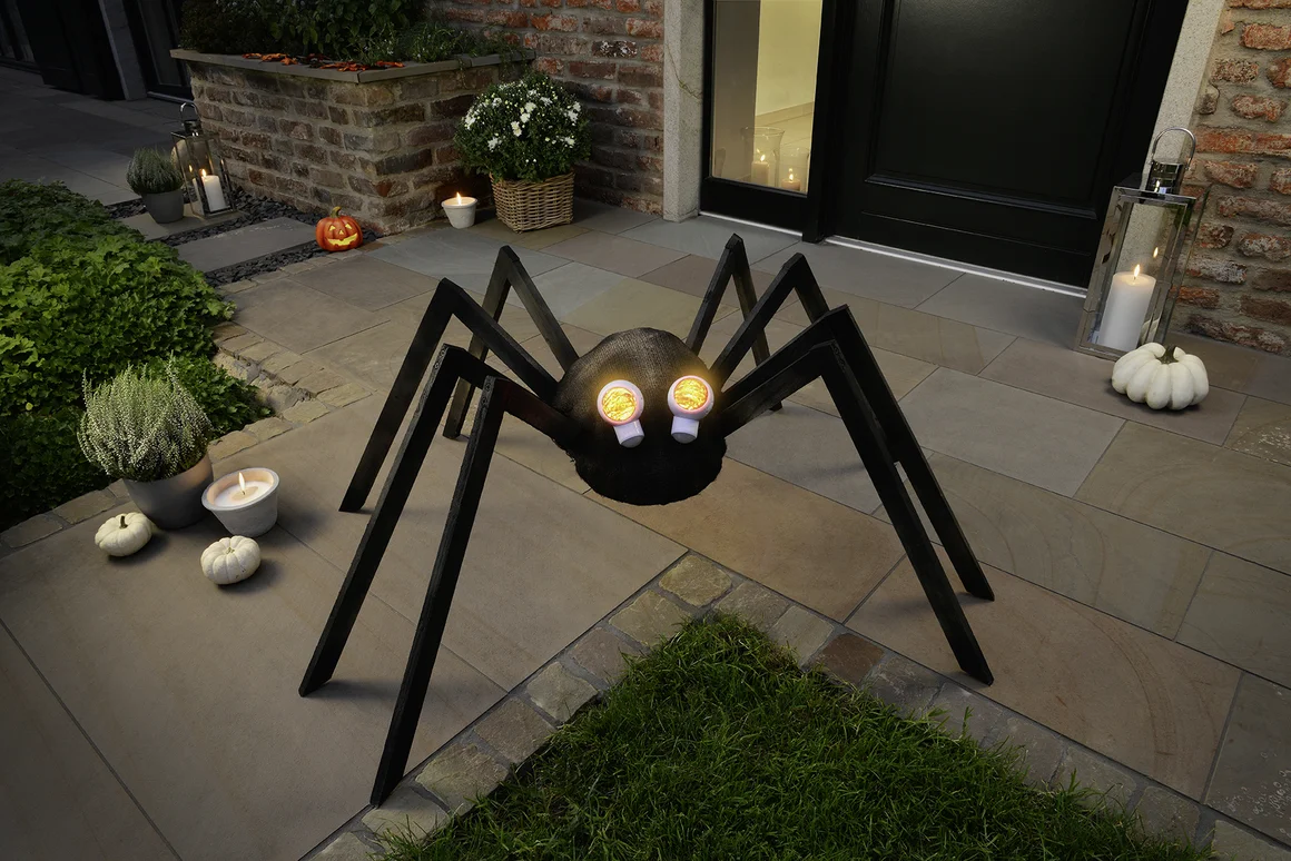 Halloween-Deko: Spinne mit Beleuchtung