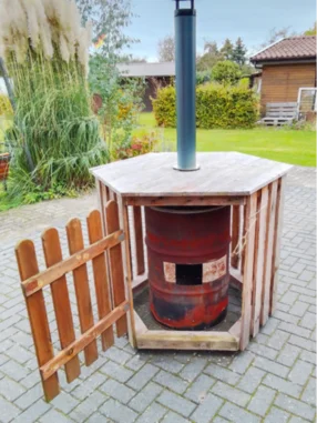 Selbstgebaute Feuertonne aus Metall