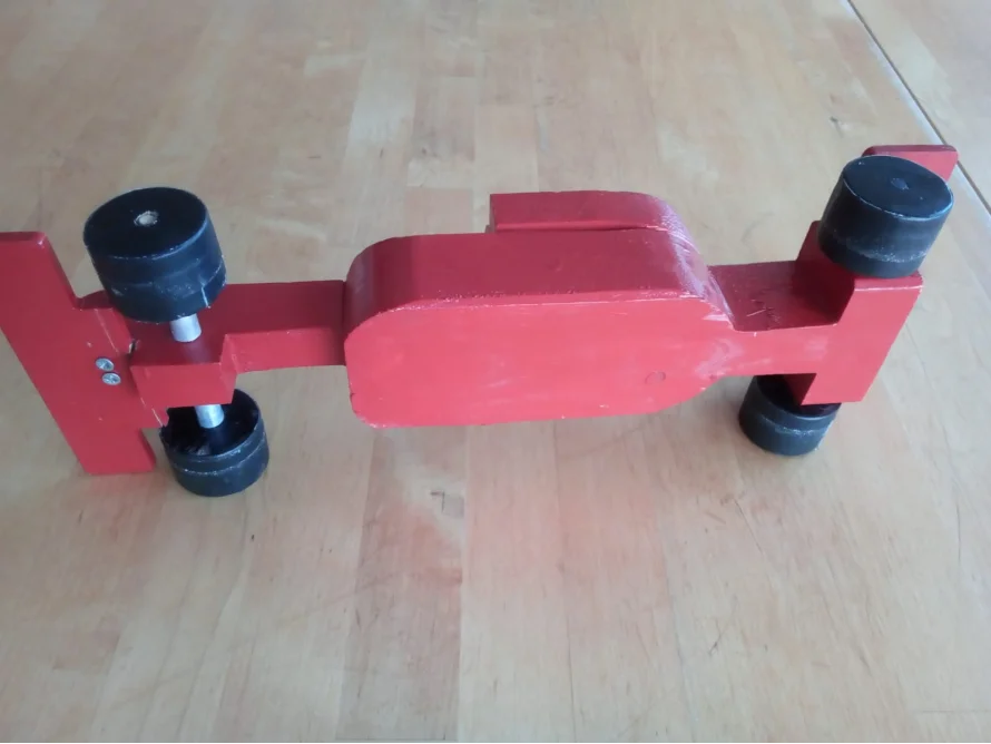 Spielzeugauto aus Holz