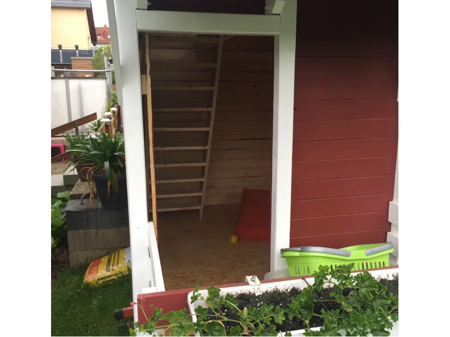 Innenansicht eines Gartenhauses aus Holz