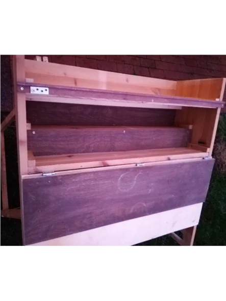 Holzregal mit Geheimfach