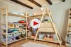 Kleiderregal aus Holz