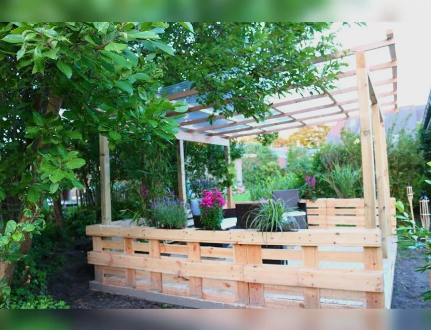 Gartenlaube aus Palettenholz
