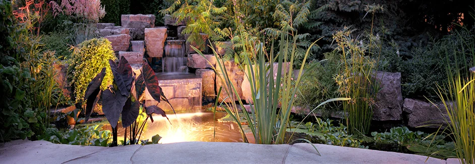 Gartenteich mit Wasserfall