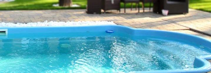Pool im Garten