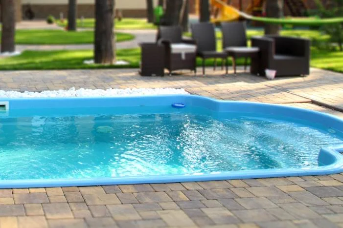 Pool im Garten