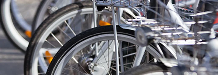 Eine Reihe von Fahrrädern