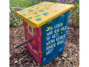 Bunter Vogelhäuschen mit Spruch